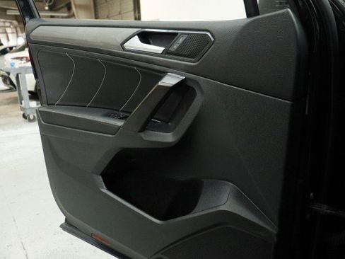 Used 2022 Volkswagen Tiguan SE FWD image 19