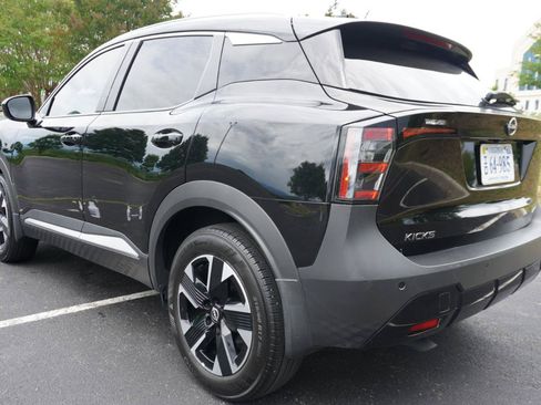 Used 2025 Nissan Kicks SV w/ SV Premium Package AWD/4WD image 5