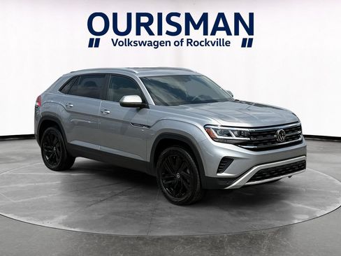 Used 2023 Volkswagen Atlas Cross Sport SE w/ Panoramic Sunroof Package FWD image 1