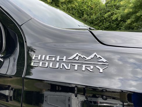Used 2024 Chevrolet Tahoe High Country AWD/4WD image 45