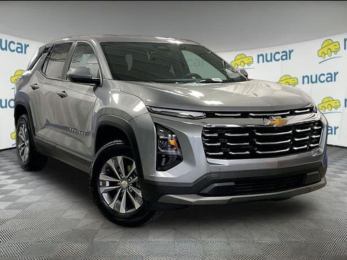 Used 2025 Chevrolet Equinox LT AWD/4WD image 1