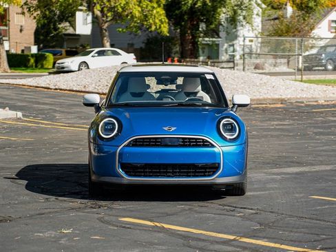 Used 2025 MINI Cooper 2-Door Hardtop image 2