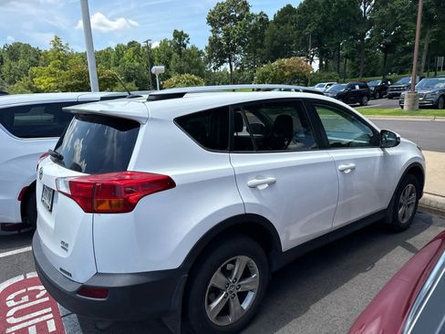 Used 2015 Toyota RAV4 XLE AWD/4WD image 4