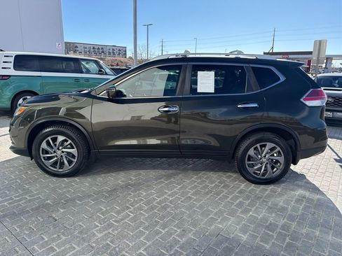 Used 2016 Nissan Rogue SL w/ SL Premium Package image 2