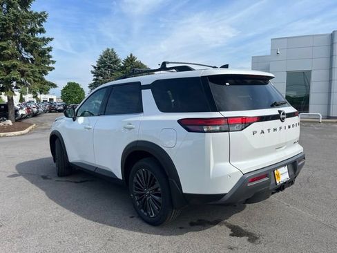 New 2026 Nissan Pathfinder SL w/ SL Premium Package AWD/4WD image 3
