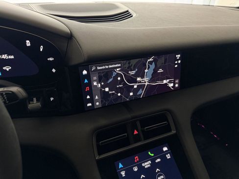 Used 2025 Porsche Taycan image 23