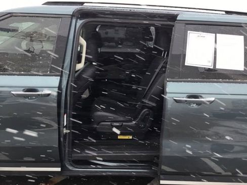 Used 2024 Kia Carnival SX image 14