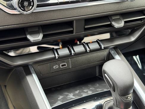 Used 2024 Chevrolet Colorado Trail Boss w/ Technology Package image 14