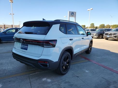 New 2026 Volkswagen Taos SE image 7
