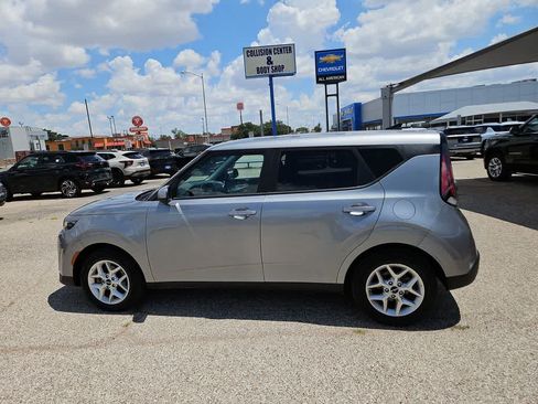 Used 2025 Kia Soul LX w/ LX Technology Package FWD image 5