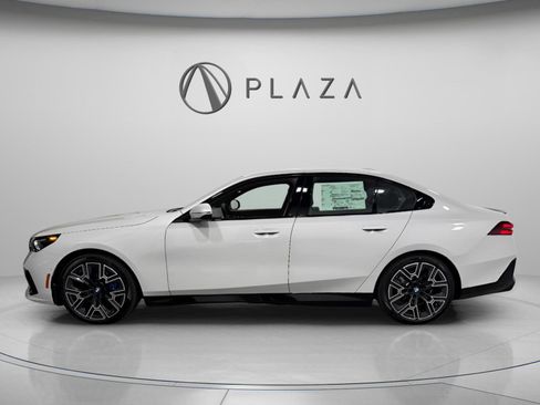 New 2026 BMW i5 eDrive40 w/ M Sport Package image 3