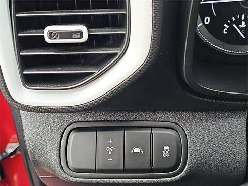 Used 2022 Hyundai Venue Limited w/ Cargo Package image 25