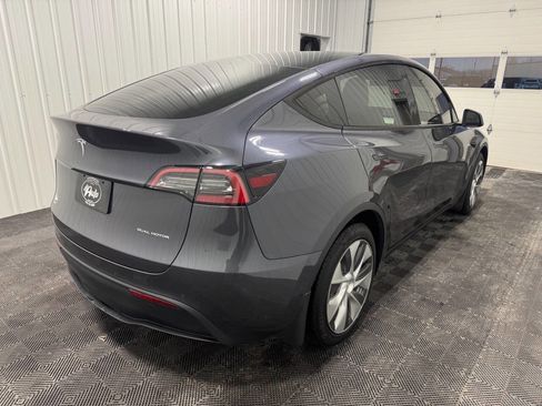 Used 2021 Tesla Model Y Long Range image 3