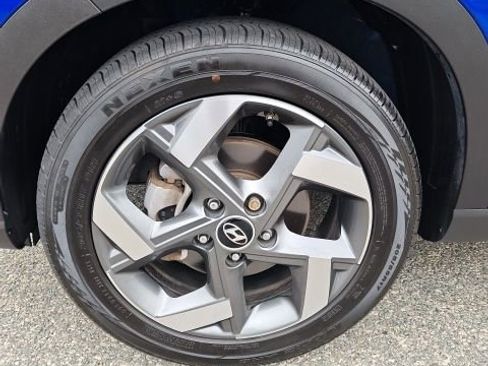 Used 2023 Hyundai Venue SEL image 3