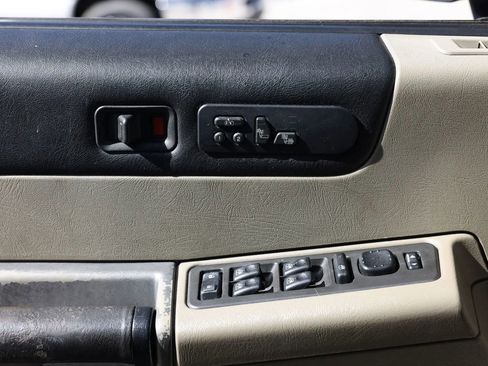 Used 2003 HUMMER H2 w/ Preferred Equipment Group AWD/4WD image 38