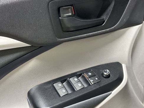 Used 2019 Toyota Highlander LE image 20