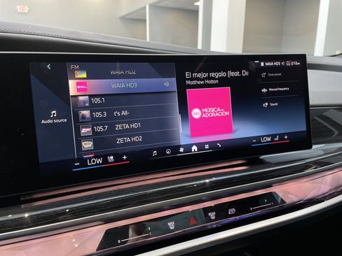 Used 2023 BMW 740i RWD image 28