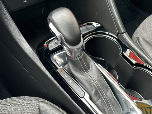 Used 2024 Buick Encore GX Preferred image 28