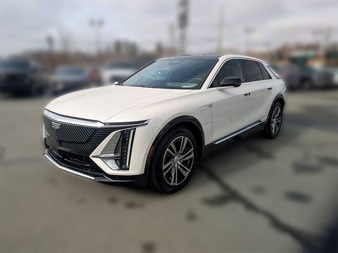 Certified 2025 Cadillac Lyriq Luxury image 1