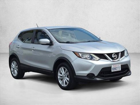 Used 2017 Nissan Rogue Sport S w/ S Appearance Package FWD image 3