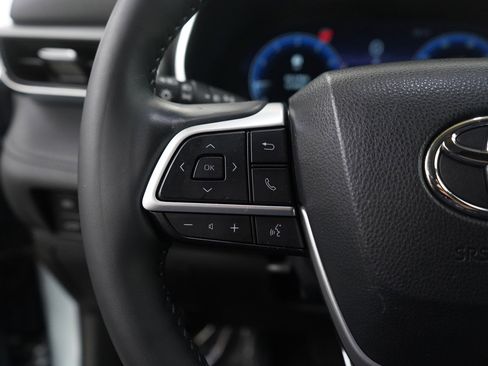 Used 2024 Toyota Highlander Platinum image 16