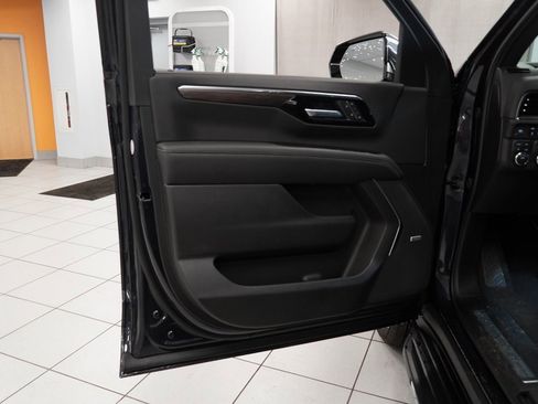 New 2025 Chevrolet Suburban Premier image 6