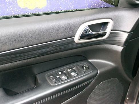 Used 2020 Jeep Grand Cherokee Altitude AWD/4WD image 13