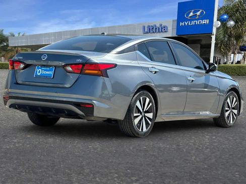 Used 2021 Nissan Altima 2.5 SV FWD image 3