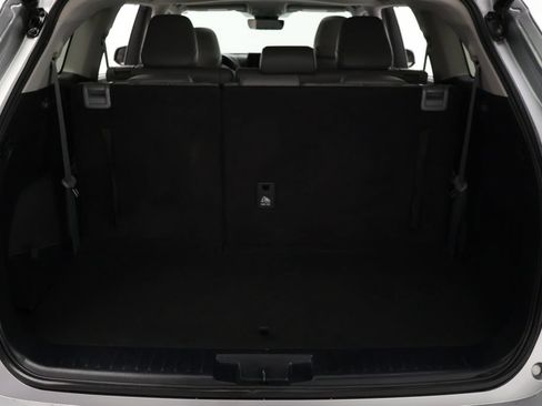 Used 2023 Toyota Highlander XLE FWD image 22