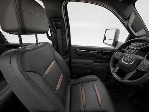 Used 2025 GMC Sierra 2500 AT4 w/ AT4 Premium Plus Package AWD/4WD image 10