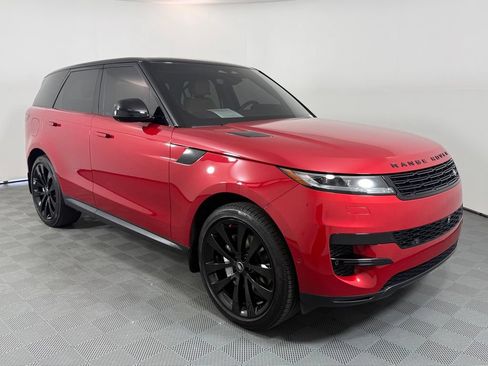 Used 2025 Land Rover Range Rover Sport SE AWD/4WD image 9