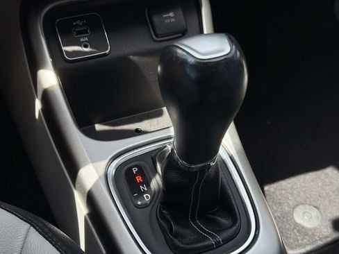 Used 2019 Jeep Compass Latitude FWD image 22