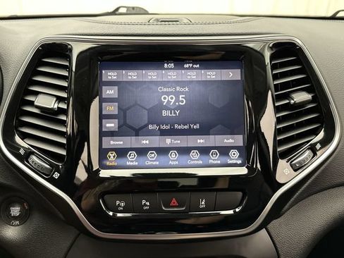 Used 2019 Jeep Cherokee Limited w/ Luxury Group AWD/4WD image 16