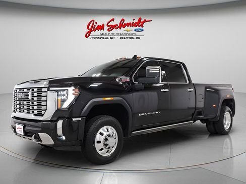 Used 2025 GMC Sierra 3500 Denali w/ Denali Reserve Package AWD/4WD image 3