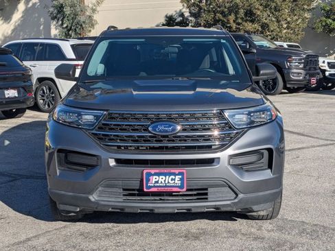 Used 2022 Ford Explorer XLT image 2