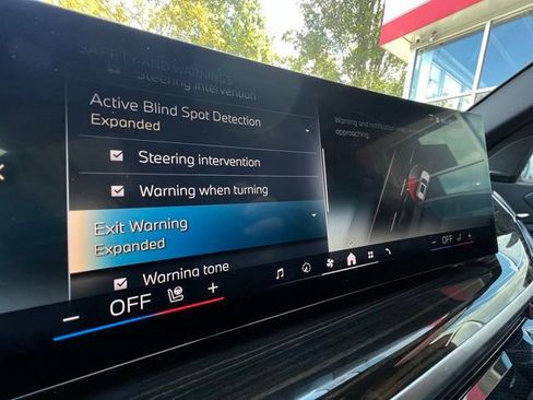 Used 2024 BMW X5 xDrive50e image 16