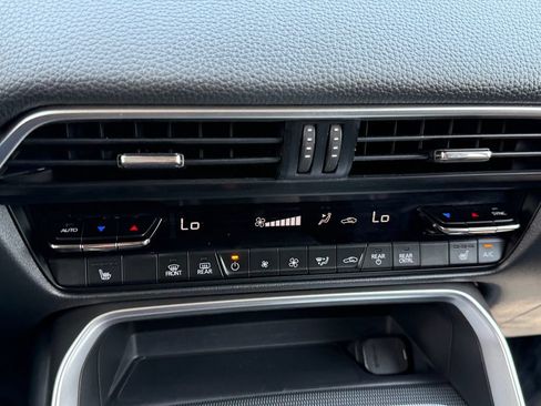 Used 2024 MAZDA CX-90 Plug-In Hybrid w/ Preferred AWD/4WD image 17