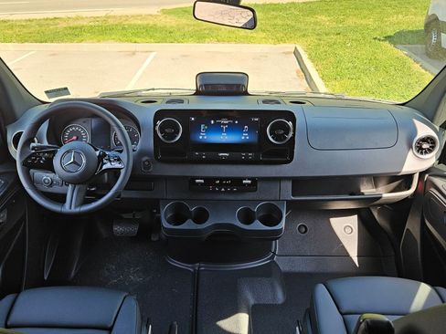 New 2025 Mercedes-Benz Sprinter 2500 image 13