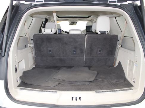 Used 2020 Lincoln Navigator L Reserve w/ Luxury Package AWD/4WD image 17