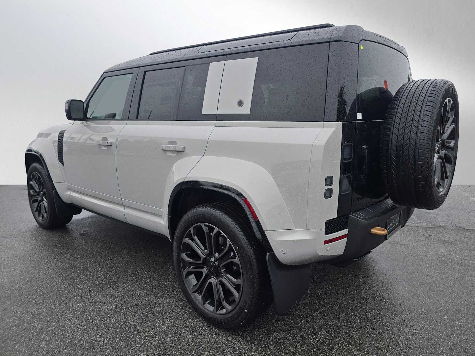 New 2026 Land Rover Defender 110 OCTA AWD/4WD image 3