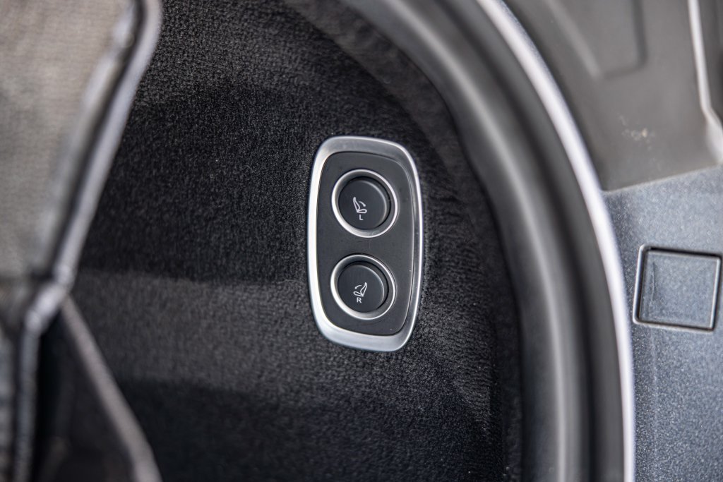 Used 2021 Aston Martin DBX AWD/4WD image 18
