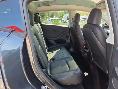 Used 2024 Tesla Model Y Long Range RWD image 15