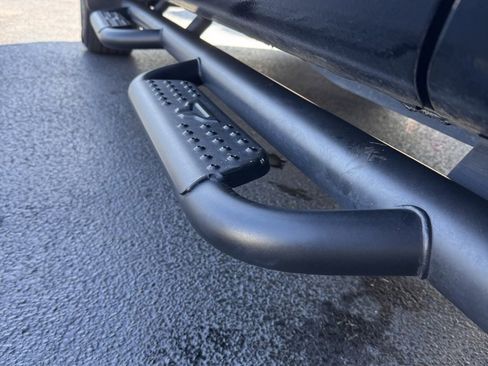 Used 2024 Nissan Titan SV w/ SV Convenience Package image 9