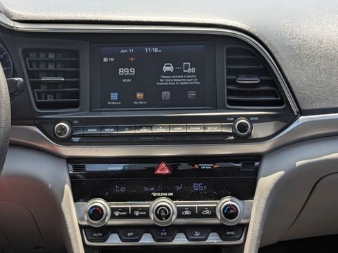 Used 2020 Hyundai Elantra SEL FWD image 15