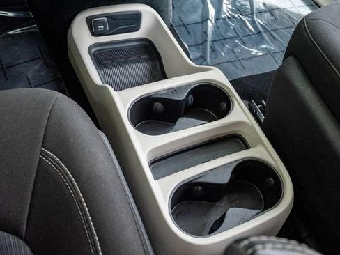 Used 2023 Chrysler Voyager LX image 17