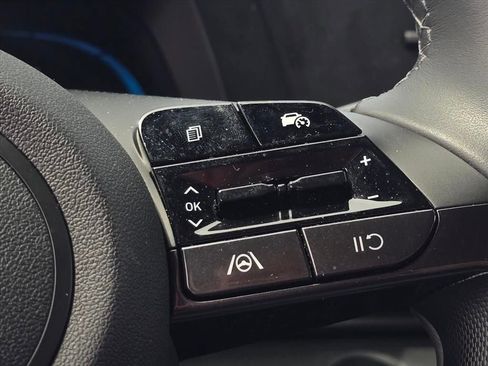 Used 2025 Hyundai Elantra Sport image 17