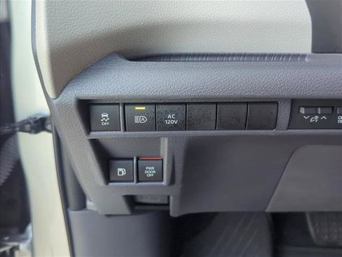Certified 2022 Toyota Sienna XLE w/ XLE Plus Package FWD image 11