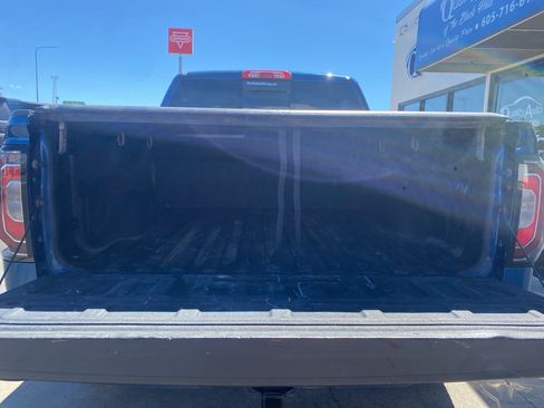 Used 2017 GMC Sierra 1500 SLT AWD/4WD image 10