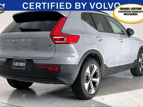 Used 2024 Volvo XC40 B5 Core image 2