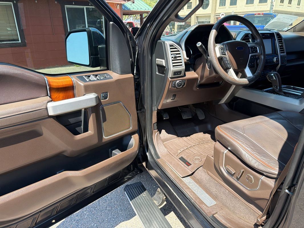 Used 2015 Ford F150 King Ranch w/ Equipment Group 601A Luxury AWD/4WD image 9